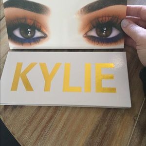 Kylie Royal Peach palette